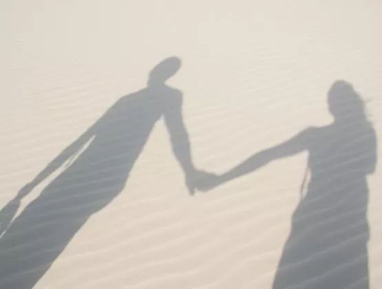 Entre dating fatigue et quête d’authenticité… Quand l’amour repasse par la case agence